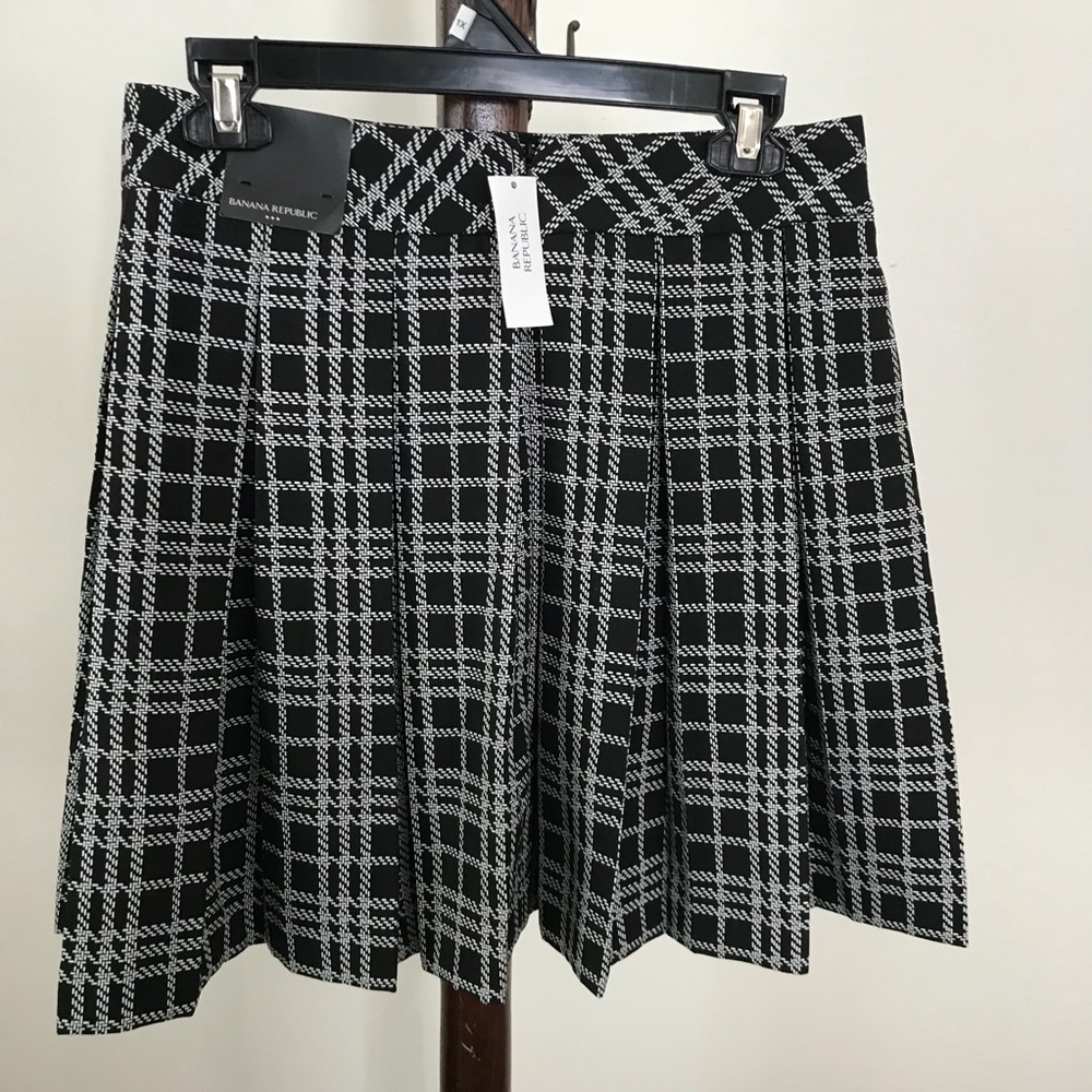 Banana Republic pleated skirt, NWT